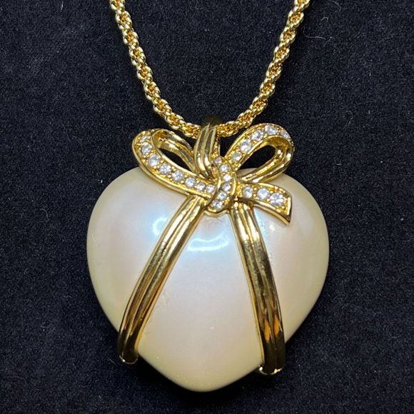 Joan Rivers Gold Tone Rope Chain Necklace W/Faux Pearl Heart Pendant (4204) - Picture 2 of 4